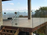 Rampe de balcon en verre sans main courante au Laval,  Canada